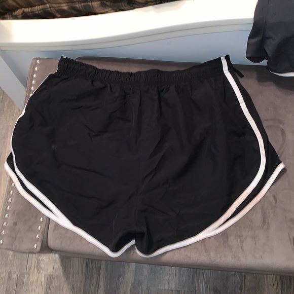 3 pairs of Nike shorts XL $15 each or all for $40 - Picture 6 of 10